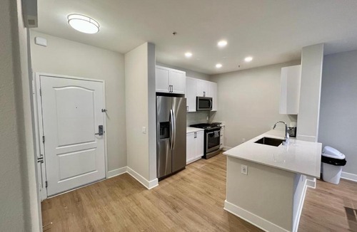 Mid-Wilshire Apartment | Miracle Mile Apartments