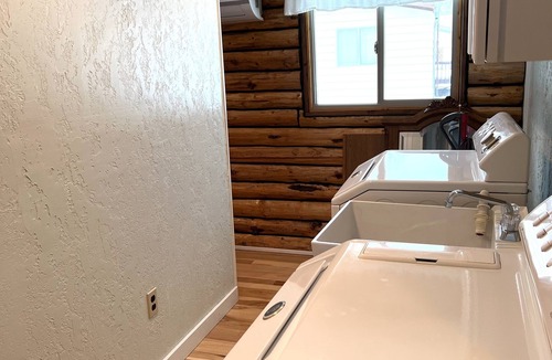 Cascade House | Missouri River Getaway- Riverfront