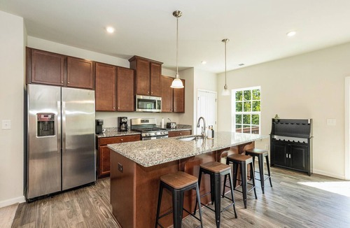 Raleigh House | Misty's Place- Pool, pet friendly, gym, movie room and more!