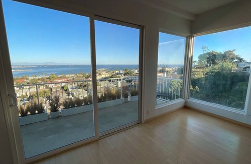 Fort MacArthur House | Mod2bd2ba ShowstoprViews. BBQ. Garage.nnHSR23-002993