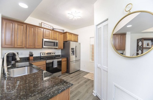 Central Naples Condo | Modern, 1st Floor, Centrally located Condo