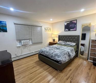 Bloomfield Apartment | Modern 2 bed Apt-15mins to World Cup Stadium-30mins NYC