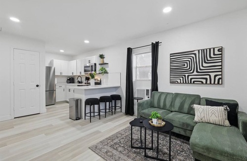 Haltom City Apartment | Modern 2BR 1st Unit — Hot Tub & Outdoor Lounge