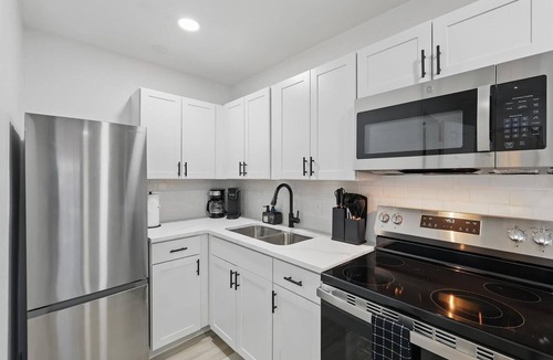 Haltom City Apartment | Modern 2BR 1st Unit — Hot Tub & Outdoor Lounge