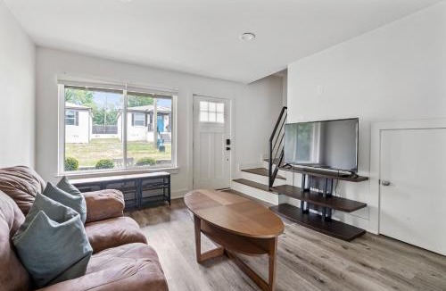 Ponderosa - Wingate Apartment | Modern 2BR Big City Feel | Pets+, Parking+