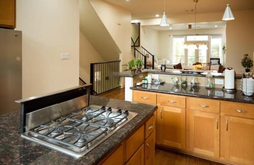 Washington Ave./ Memorial Park Apartment | Modern 2BR Home,near Downtown & Stadiums
