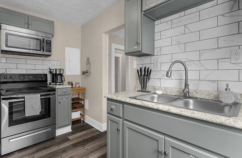 Franklin Park House | Modern❤️2BR near DT, 8 min walk to Franklin Park/Conservatory/Trolley District