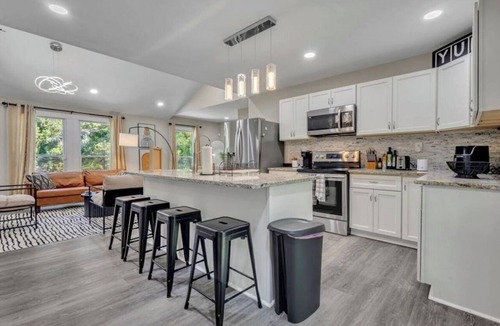 Southwestern House | Modern 3 Bedroom/3 Bathroom ATL Retreat!