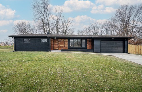 Lawrence House | Modern 3 BR home w/hot tub, movie room, dog park