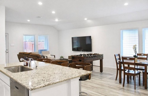Barker House | Modern 3 BR New House with Grill and Games