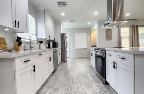 Westbury House | Modern 3BR/2BA Home- 15 Mins From NRG Stadium!