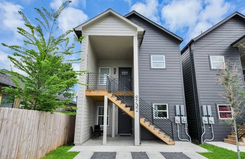 Northeast Houston House | Modern 3BR Near TMC & NRG Sleeps 8 Parking