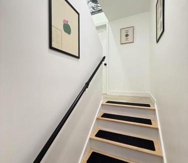 University District House | Modern 3BR Townhouse near UW
