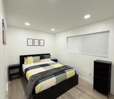 University District House | Modern 3BR Townhouse near UW