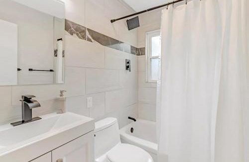 Park Forest Village House | Modern 3BR With Big Kitchen & TV Rm