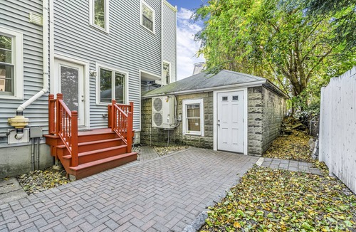 Allston House | Modern 4 Bed 2.5 Bath Home near Harvard with FREE Parking