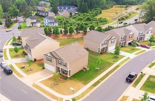 Toddville Road House | Modern 4 Bedroom Home Near Uptown Charlotte