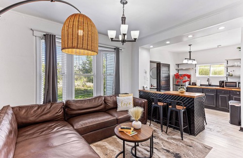 New Center Detroit House | Modern 4-BR Stay in the Heart of New Center