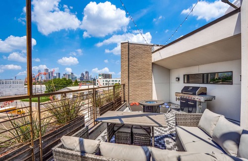 Deep Ellum House | Modern 4 Story Townhome -5 minutes walk to Deep Ellum & Fair Park!