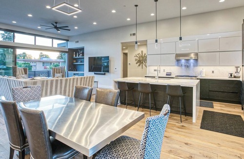 Camelback Park Estates House | Modern 4BR Luxury Villa - Walk To Old Town - Heated Pool, Spa & Fire Features