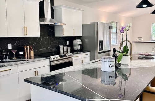 Cedar Park House | Modern 4BR Retreat w/ Hot Tub & Huge Backyard