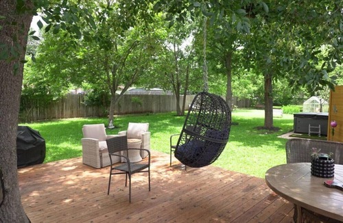 Cedar Park House | Modern 4BR Retreat w/ Hot Tub & Huge Backyard