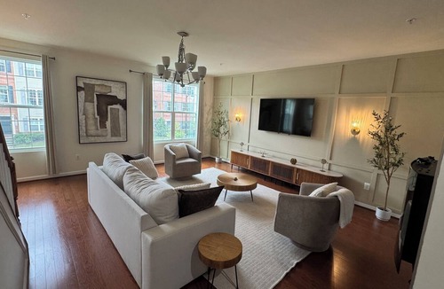 Elkridge House | Modern 4BR Townhome - Perfect for Extended Stays