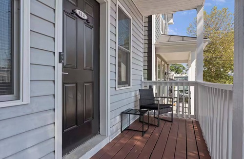 Richmond House | Modern 5 Bedroom City Retreat + Walkable + Private Baths + Large Groups