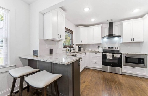 Atlanta House | Modern 5BR Near West Midtown+Fire Pit+Pet Friendly