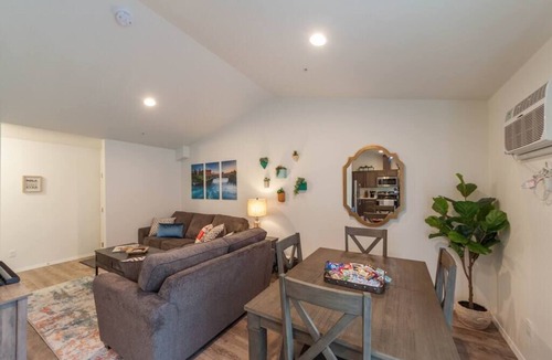 Spokane Valley Apartment | Modern and Stylish, KING bed, Wifi, FREE Parking!