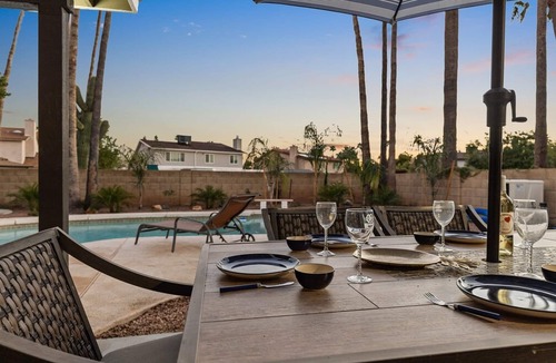 Paradise Valley Village Cottage | Modern and Stylish Remodeled 4 Bdrm w/HTD Pool!