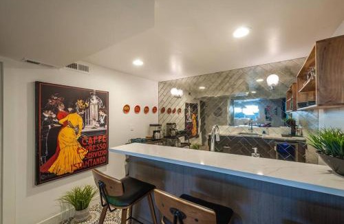 Mount Olympus Apartment | Modern Apartment close to freeway!