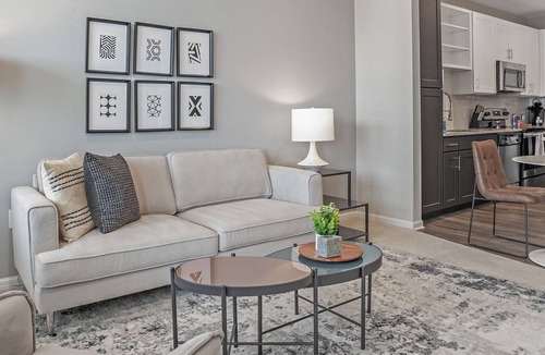 Bowling Green Apartment | Modern Apartment in Prime Location (ID9374)