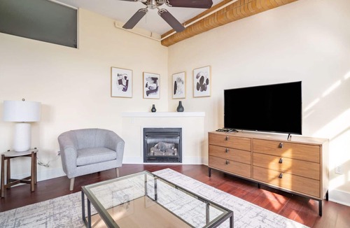 Tremont Apartment | Modern Apartment in Prime Location (ID1214X607)