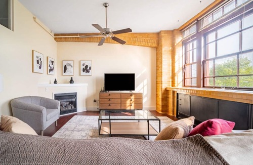 Tremont Apartment | Modern Apartment in Prime Location (ID1214X607)