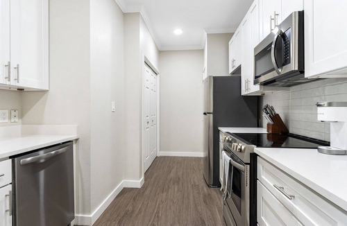 Falconhead Apartment | Modern Apartment in Prime Location (ID7889X93)