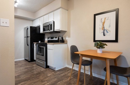 Riverside Apartment | Modern Apartment in Prime Location (ID3235X57)