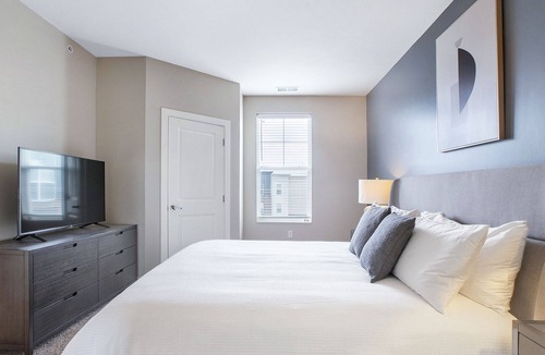 Toledo Apartment | Modern Apartment in Prime Location (ID8147X5)
