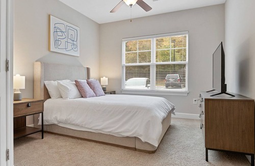 Greensboro Apartment | Modern Apartment in Prime Location (ID7187X91)