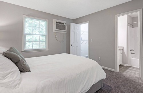Greensboro Apartment | Modern Apartment in Prime Location (ID1170X559)