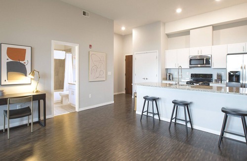 Southfield Apartment | Modern Apartment in Prime Location (ID7989X59)