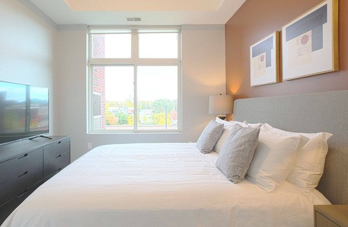 Southfield Apartment | Modern Apartment in Prime Location (ID7989X59)