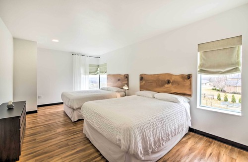 Millersburg Apartment | Modern Apartment w/ Rooftop Patio & Sweeping Views
