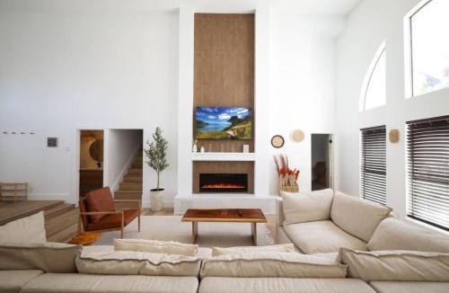 Medical Center District House | Modern Boho 5BR W Pool Six flags