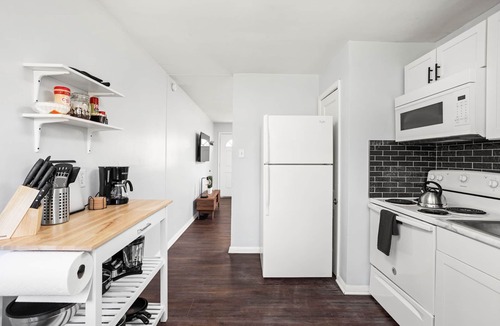 Wayne House | Modern Boho Villas 10 min Airpt.