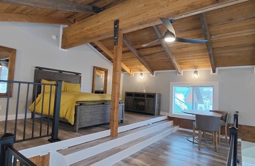 St. Anthony Cabin | Modern Bunkhouse located in the heart of activity for large groups