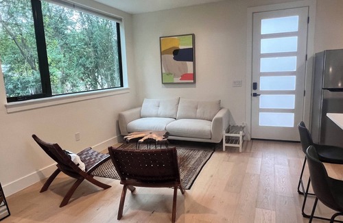 Brentwood House | Modern Casita