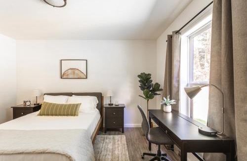Kerhonkson Ski Chalet | Modern Chalet w/Firepit, BBQ, Fast Wi-Fi, Dogs OK