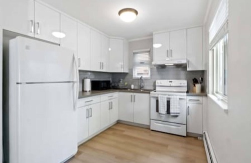 Killarney House | Modern & Charming 2 BR suite