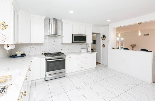 White Oak House | Modern Chic Home W/ Lots Of Natural Light Near DC
